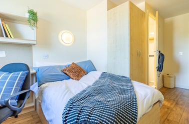 Silver En Suite, Europa, 190 Erskine Street, City Centre, Liverpool - Image 3